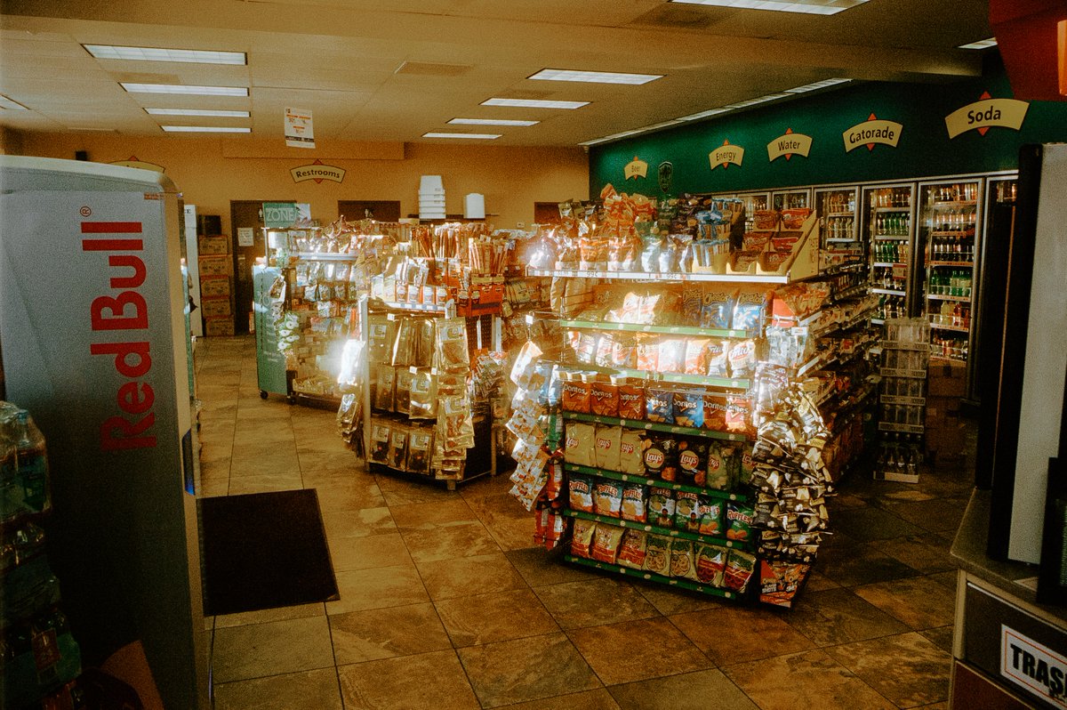 takeuchifilm's tweet photo. Lights On 35mm Film https://t.co/xbjqlq83eG