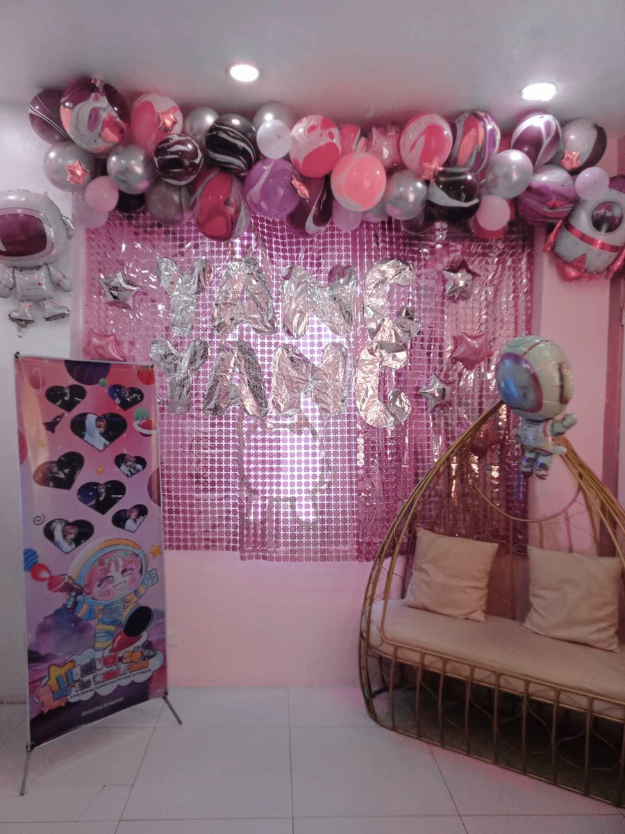 🩷🤍 #IntoTheLIUniverse 

thank you so much for organizing this event <a href="/pompomliuren/">Z | BL era</a> loving the set up and kit so much another added keychain to the anik-anik coll ><