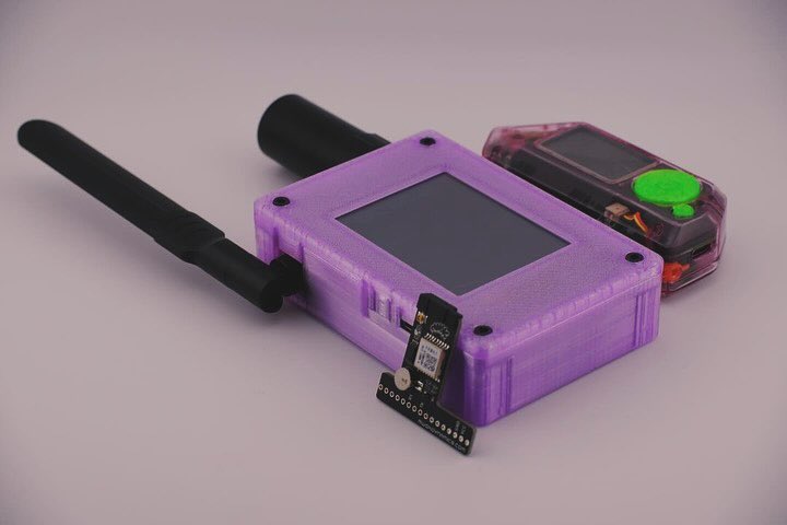 Bravehackx's tweet image. Never shell to match the flippers!

#wardriving #esp32marauder #flipperzero #arduinoproject #whitehathacker #pentesting