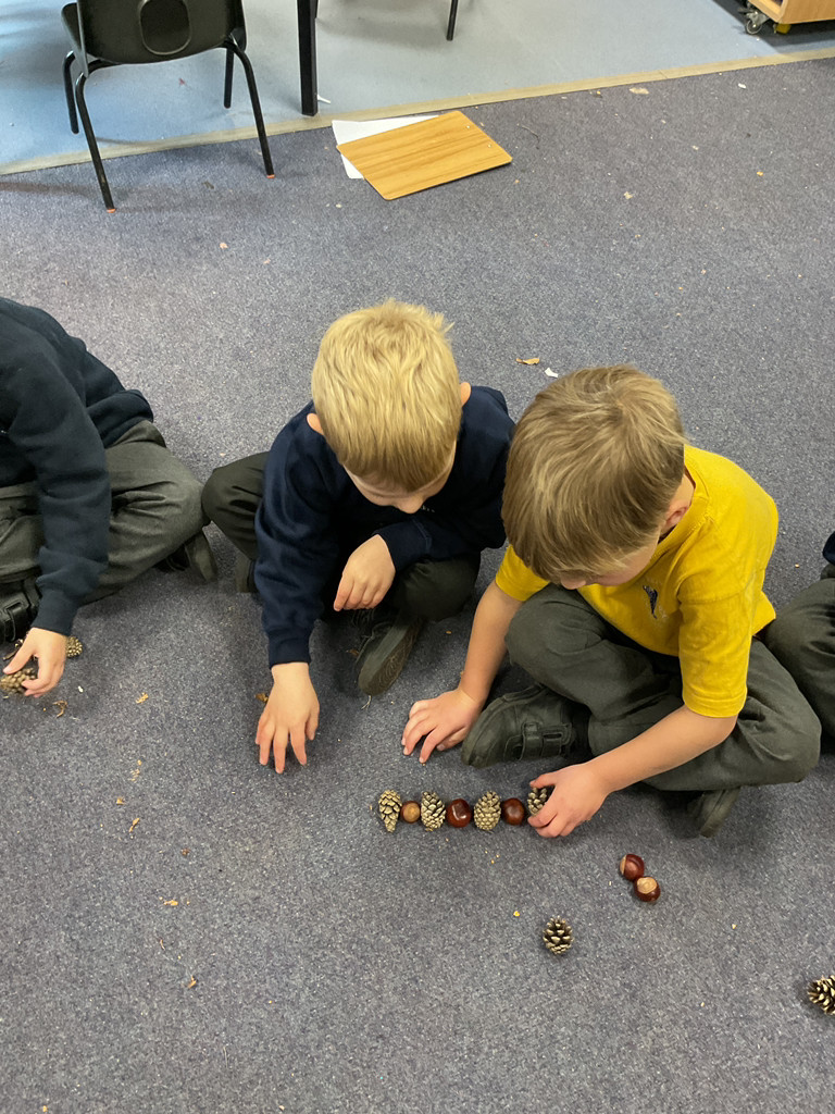 EYFSStMargaret1's tweet image. This week in maths we used all the autumnal treasures we have found to make our own repeating patterns. @WhiteRoseEd #eyfs #eyfsmaths #repeatingpatterns #eyfsprovision #whiterosemaths