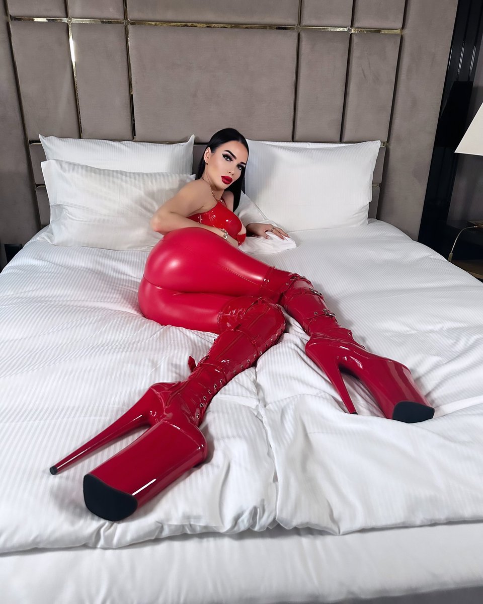 Red &amp; shiny 🍎✨