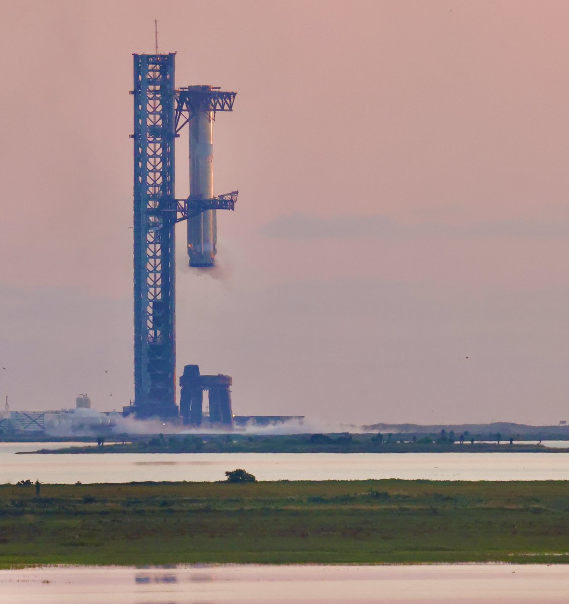 C O N G R A T U L A T I O N S  SpaceX !!!

They caught the enormous Starship Booster with the Mechzilla chopsticks on the very first try this morning!

Advancing humanity's destiny to becoming a multi planetary species requires rocket reuse and refueling on Earth and Mars.
