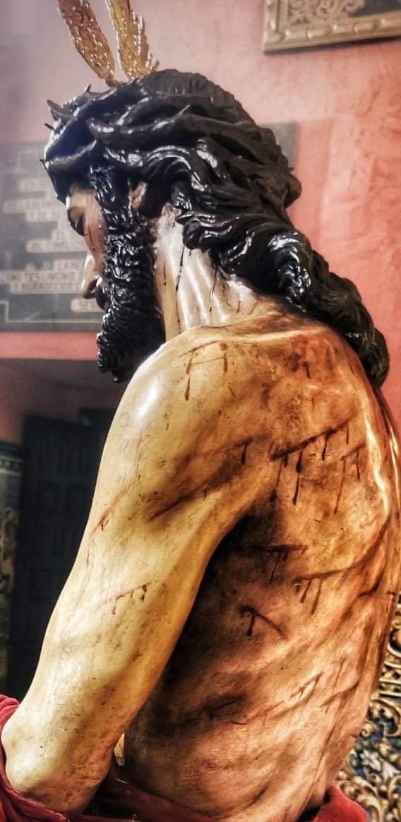 Y tantas guerras en nombre de no se sabe quién Padre. Y no nos enteramos que la discusión la producen dos necios intentando convencerse unos a otros y el diálogo son dos sabios tratando de comprender la visión del otro.