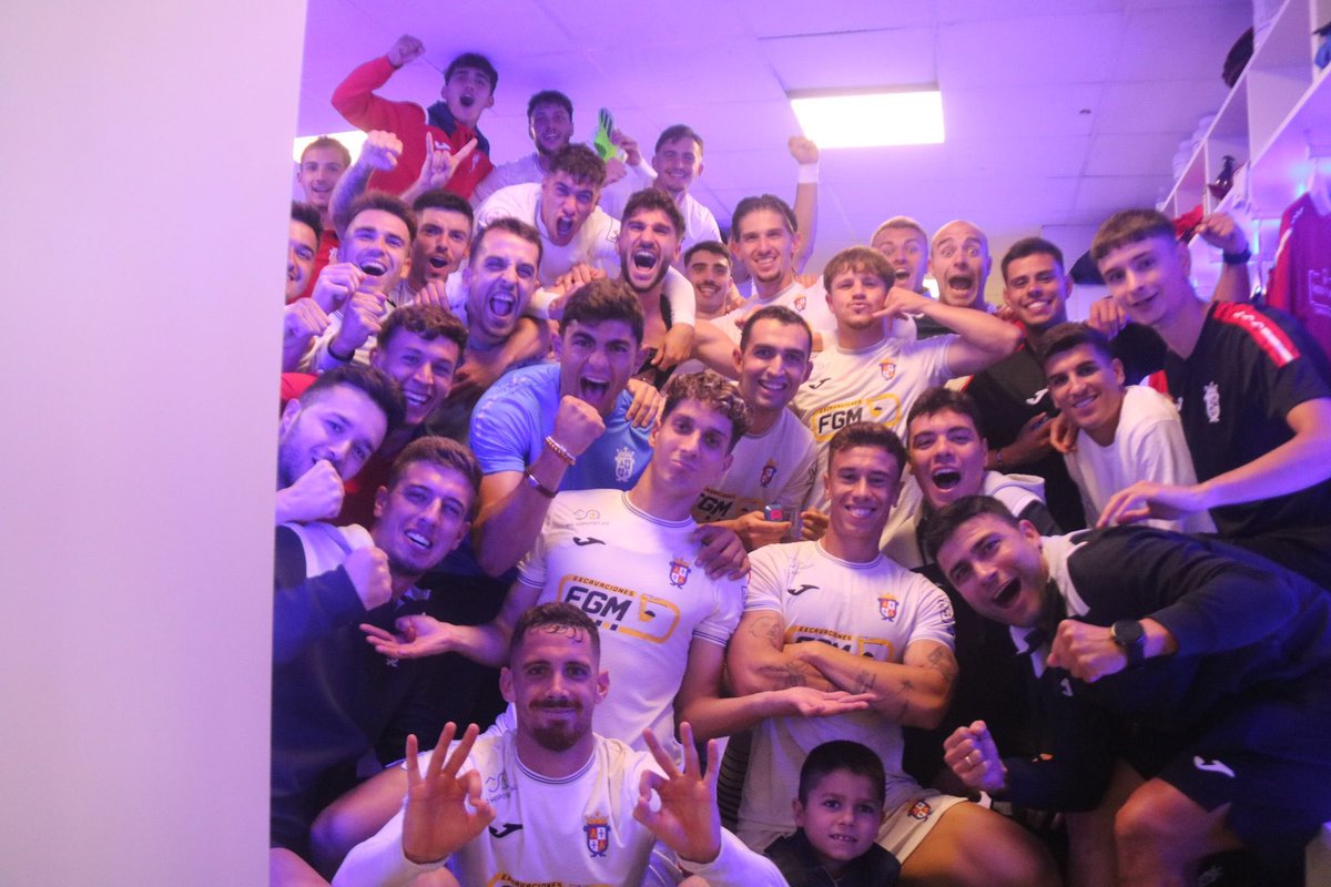 Con esta gente a muerte 🤍🤍🤍

¡Vaya domingo nos han regalado! 🤍🤍

#SoñamosDespiertos