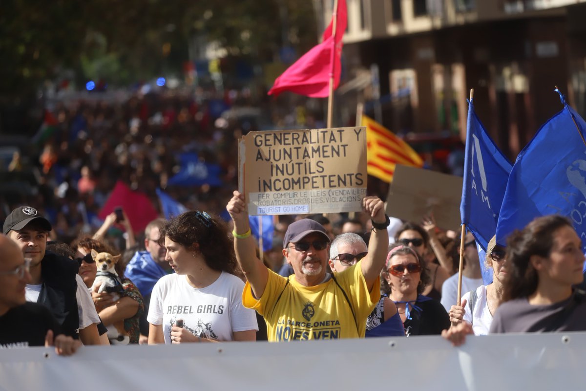 📢 Multitudinària manifestació en contra de la Copa Amèrica de Vela a Barcelona

Vegeu ací algunes de les millors fotografies⬇️
vilaweb.cat/noticies/comen…