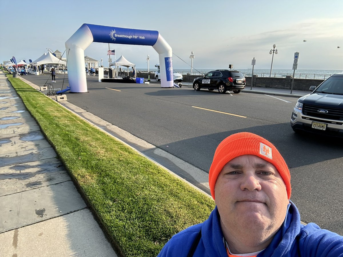 ourtechcoach's tweet photo. Awesome beach weather for the @breakthrought1dhq walk in Avon by the Sea, NJ. Thanks to all of the volunteers and walkers, @wawa for sponsoring, and to Rufus the Bear with T1D for taking a quick picture! #t1d #diabetes #jdrf https://t.co/OYo51JTI9m