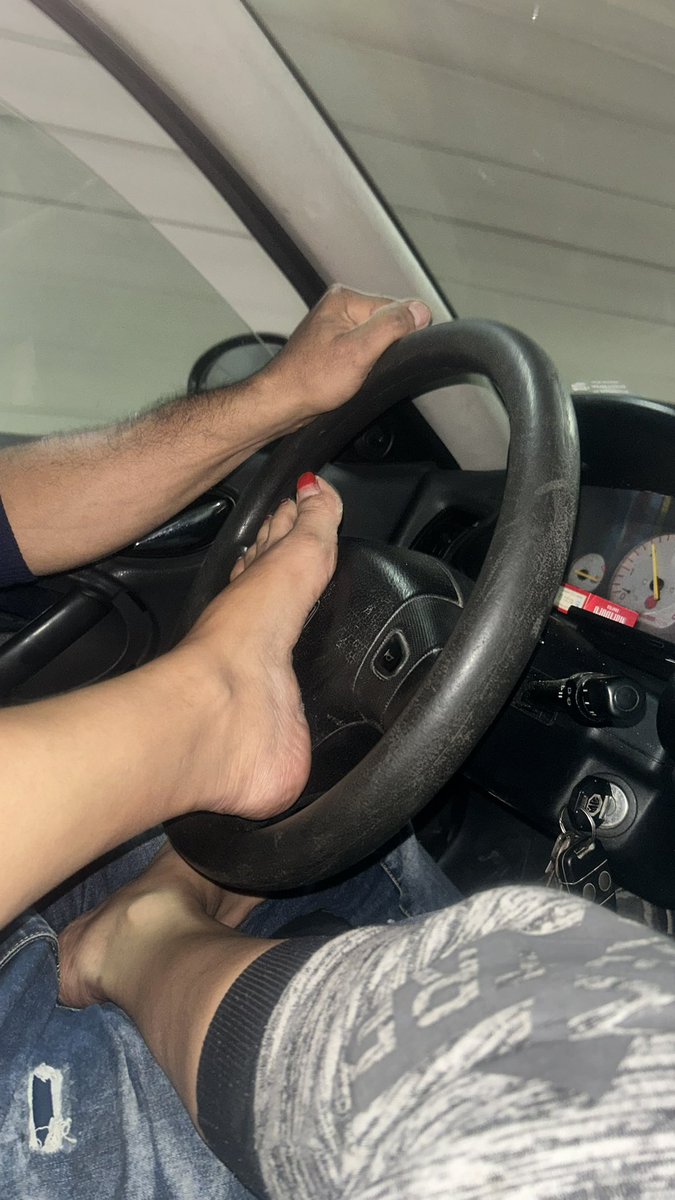 Bra13Samara's tweet photo. Oggi stato una giornata stupenda.mio verme che  obbedisci alla sua padrona….giorno di shopping 🖕🖕🖕🖕🖕 https://t.co/h9bo6So63Z