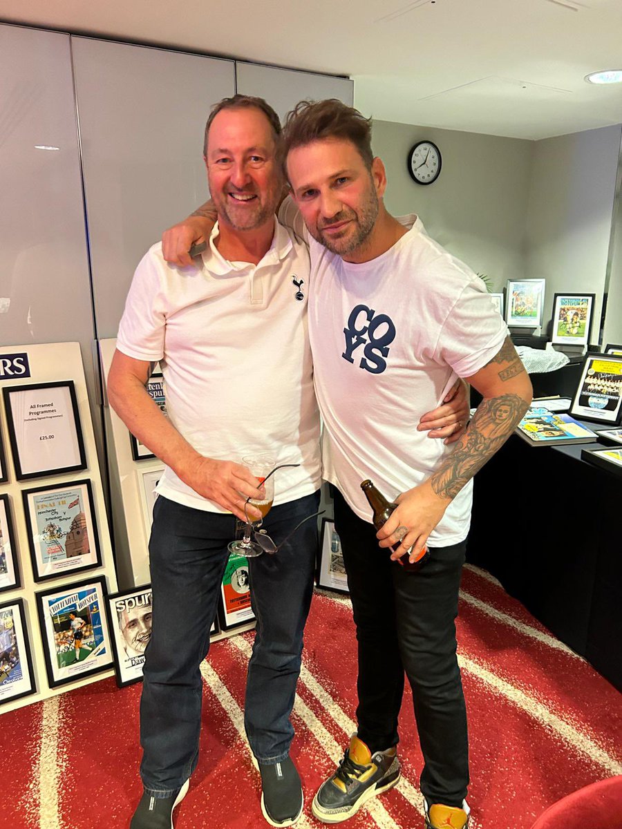 Thanks to everyone that bought programmes from me yesterday - every penny helps as we continue to raise money for charity 👏🏻👏🏻👏🏻. Great night put on by <a href="/YorkshireSpurs/">Yorkshire Spurs</a> as always with Daws, Sandro <a href="/Coytey/">Paul Coyte</a> <a href="/thevoiceofspurs/">James Black</a> Glad to have been part of the evening