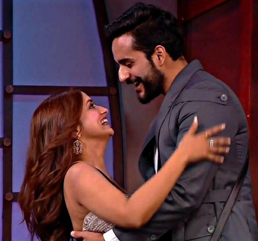 manssthetic's tweet image. They were *just friends* still we shipped. Worst ship ever tho🤏🏻

#Abhiya