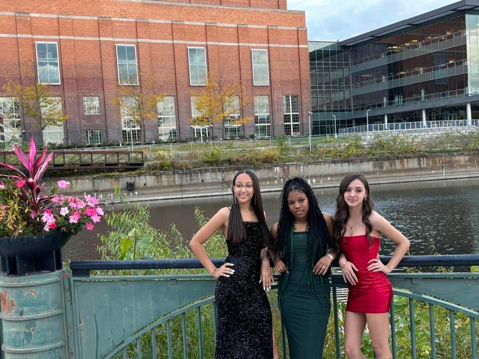 LansingLesMeres's tweet photo. Homecoming for our debutantes 

2025 Debutante President Tahirah Shareef
2026 Debutante Josie Smith
2027 Debutante Mackenzie Dorsey
2028 Debutante Sariah Carter https://t.co/JsJ1aeOoon
