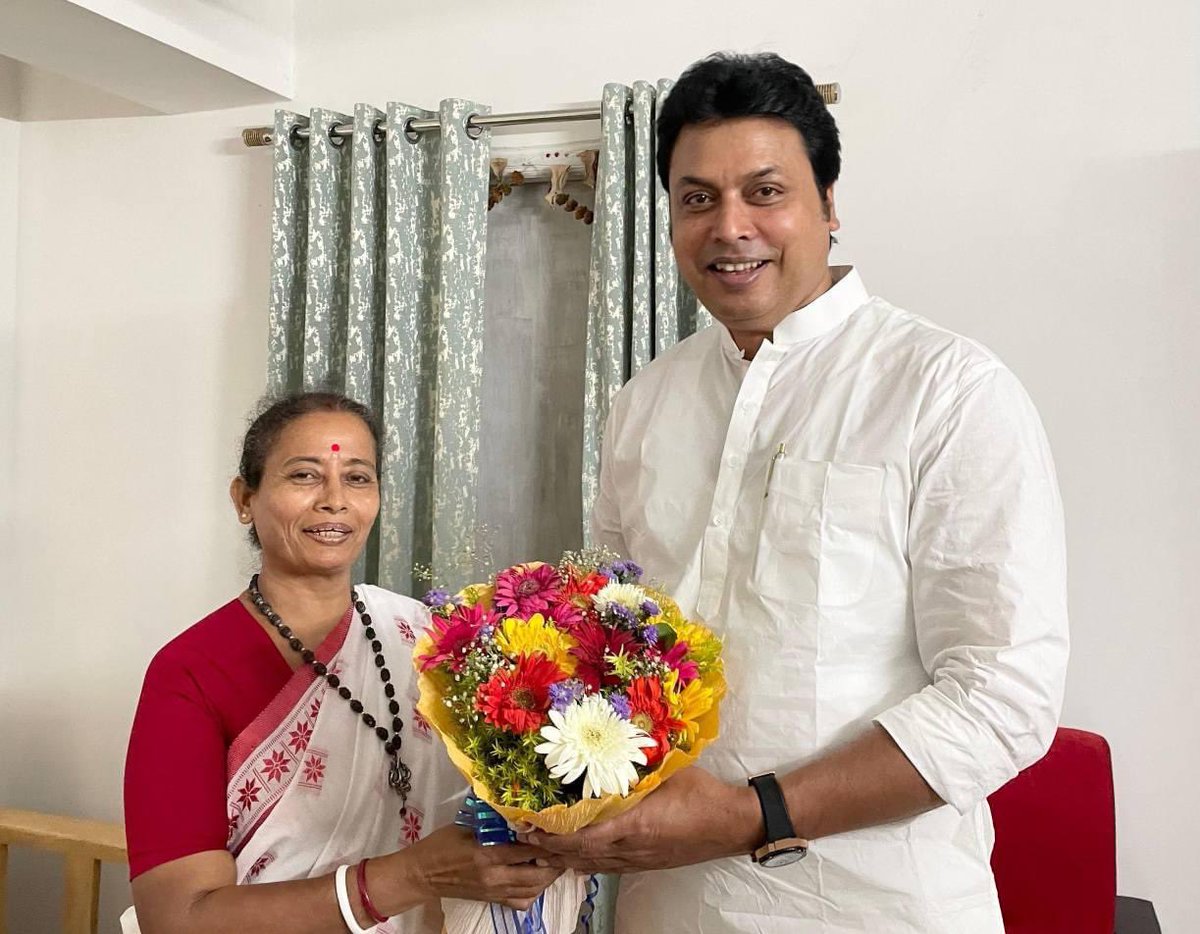 State BJP President Shri Rajib Bhattacharjee, Minister Shri Sushant Chowdhury, Tripura BJP Vice President Papia Dutta &amp; MLA Antara Deb Sarkar others exchanged Durga Puja greetings. I wish everyone good health and a prosperous future with the blessings of Maa Durga.