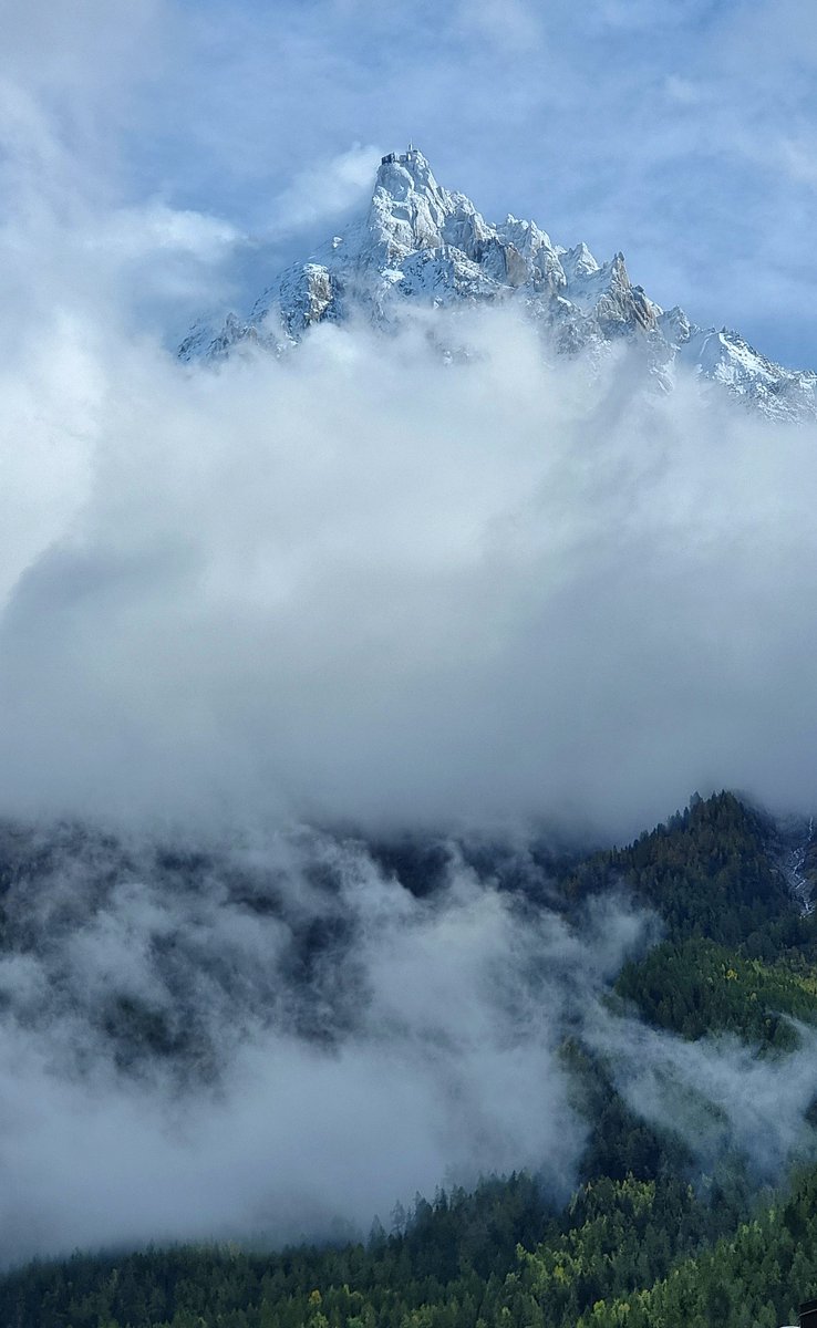 Aiguille du Midi this afternoon, emerging after 20 hrs of continuons rain ! 😍