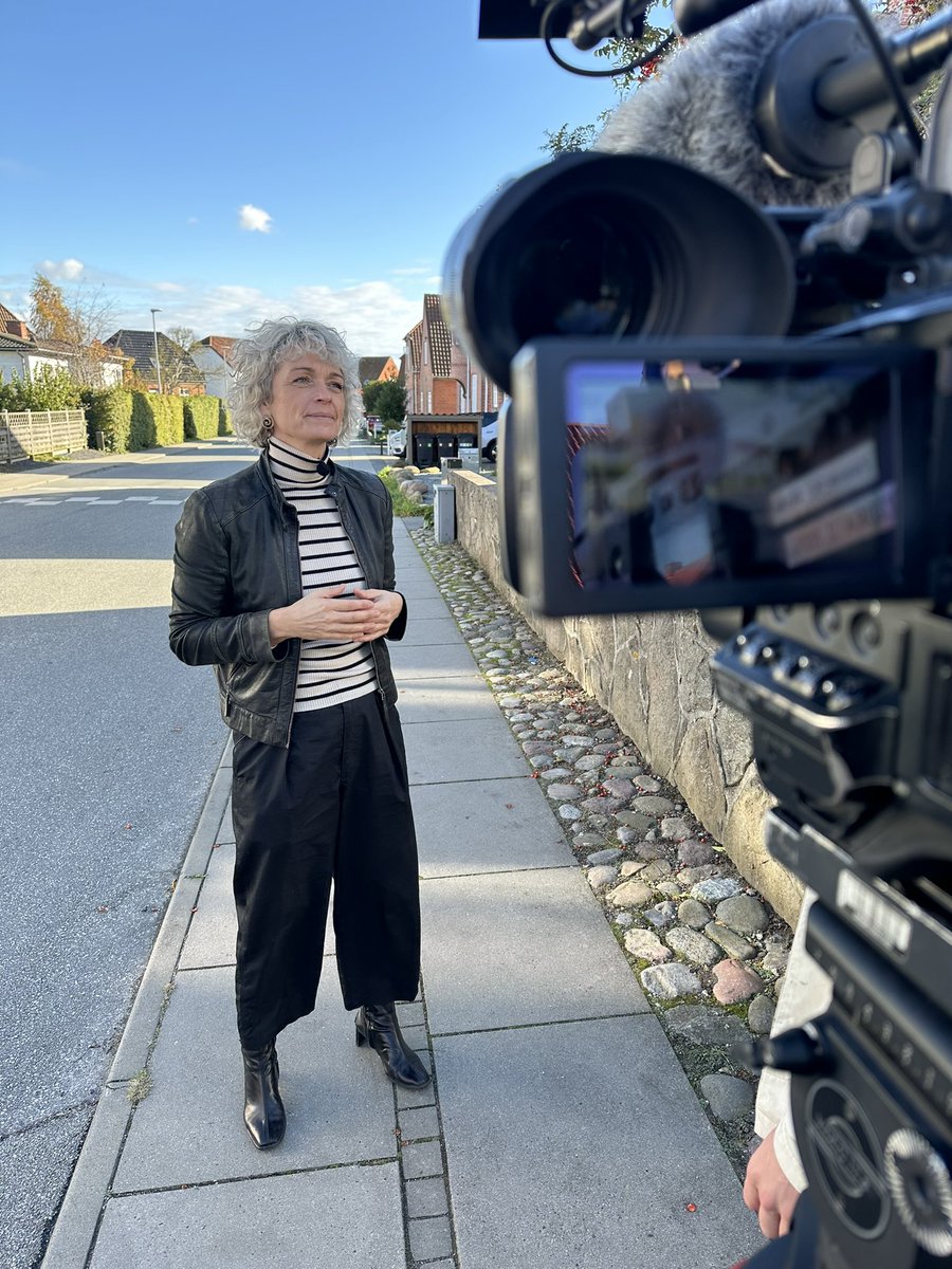 Dansk Sygeplejeråd (@sygeplejeraadet) on Twitter photo Sygeplejersker skal ikke arbejde 60 timer om ugen! Sådan siger <a href="/dbdanbjorg/">Dorthe Boe Danbjørg</a>, der er blevet interviewet til TV Avisen om, hvorvidt 48-timers reglen skal kunne fraviges. Det hæmmer arbejdsmiljøet, forværrer patientsikkerheden og påvirker den enkeltes arbejdsbalance #dkpol #sundpol Sygeplejersker skal ikke arbejde 60 timer om ugen! Sådan siger <a href="/dbdanbjorg/">Dorthe Boe Danbjørg</a>, der er blevet interviewet til TV Avisen om, hvorvidt 48-timers reglen skal kunne fraviges. Det hæmmer arbejdsmiljøet, forværrer patientsikkerheden og påvirker den enkeltes arbejdsbalance #dkpol #sundpol