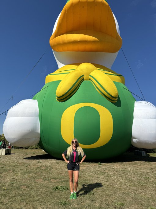3 pic. Some more pics from the @oregonfootball game yesterday! What a win and we left points on the field