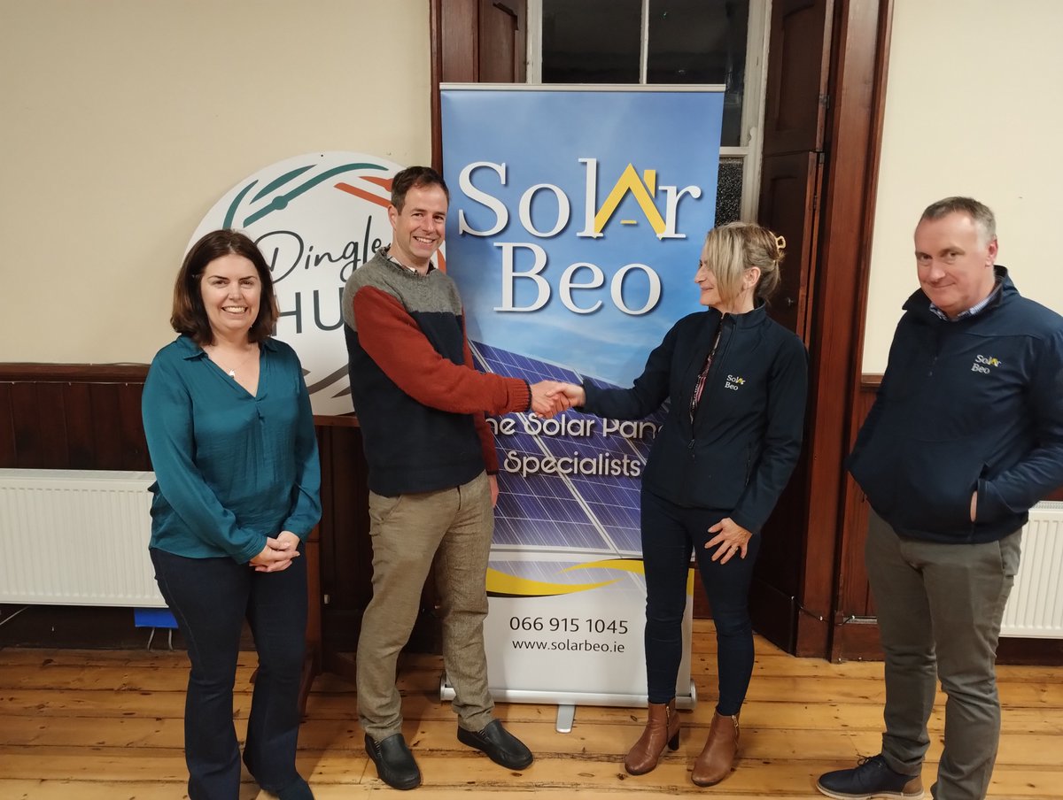 🎉 Congratulations to Lorcán Fingleton, winner of a 2kW solar PV system☀️🏠 in the Dingle Peninsula Pathfinder Survey draw! Thanks to @SolarBeo for sponsoring this fantastic prize. 🌟 The draw was held at An Díseart last Monday night youtu.be/txlp_i3icjY  #RuralMobility 🌍