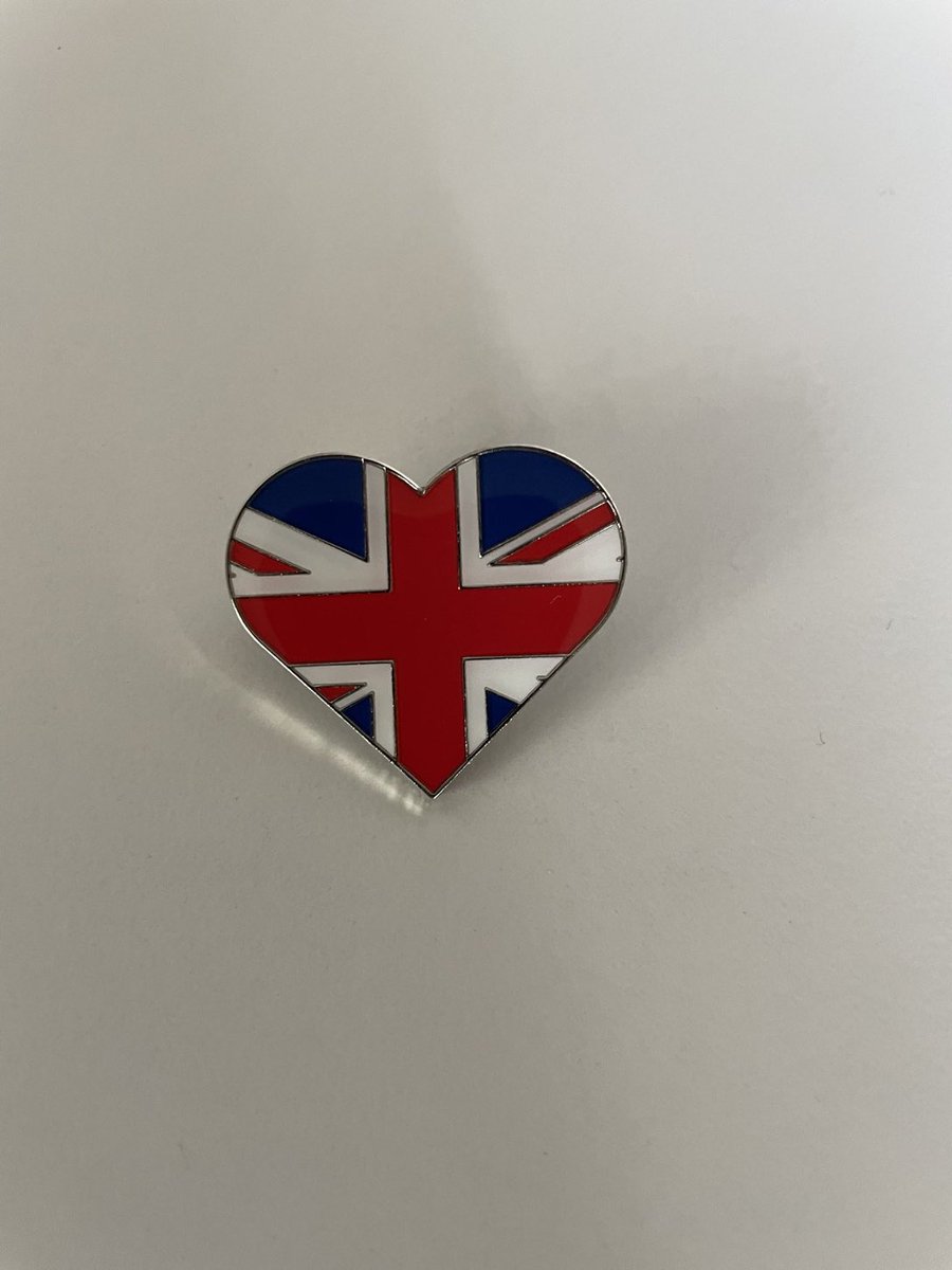 Would you wear a I love the UK 🇬🇧 badge?