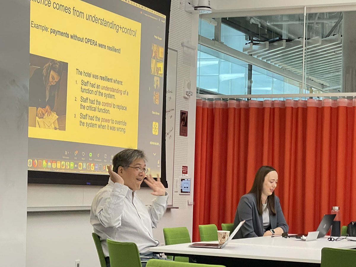 cameliadb_'s tweet image. Kicked off the BostonVis mini-conference with an inspiring keynote by @davidbau at @VISxAI! 🎉 Excited to see the community grow around cutting-edge #Visualization and #AI insights. Check us out at BostonVis.org! @ieeevis