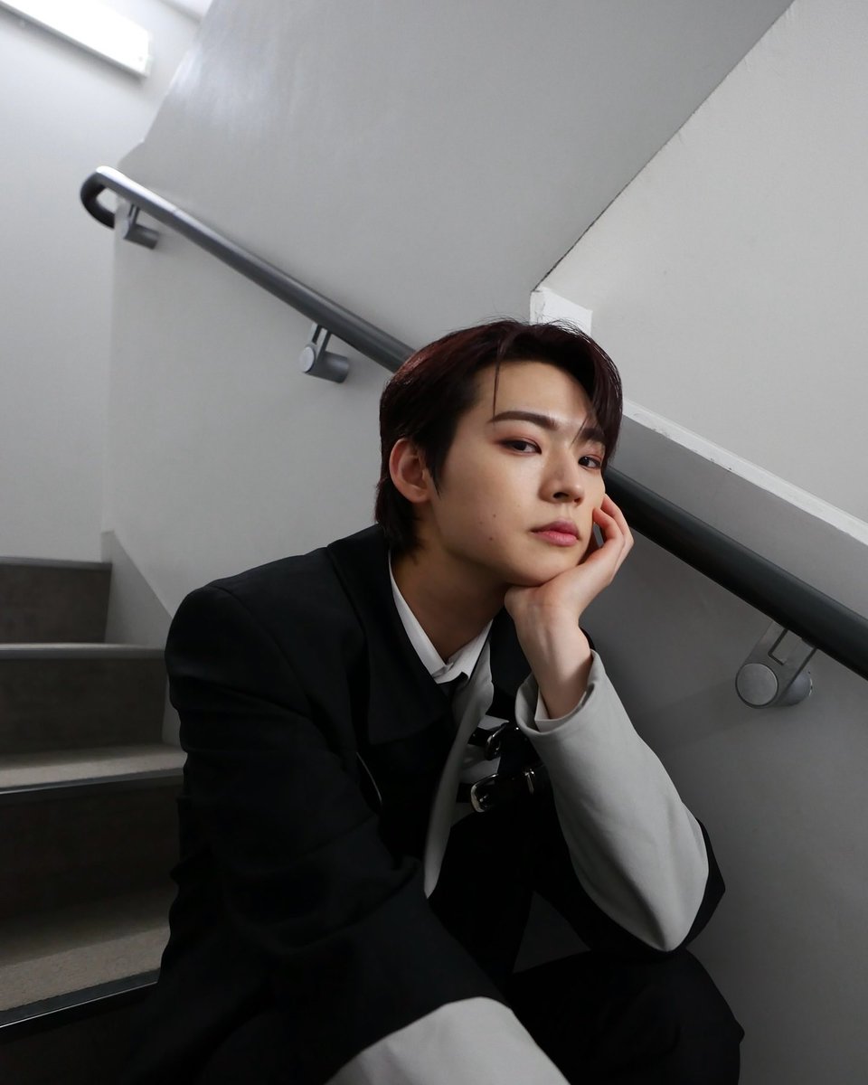 아니 tweet media