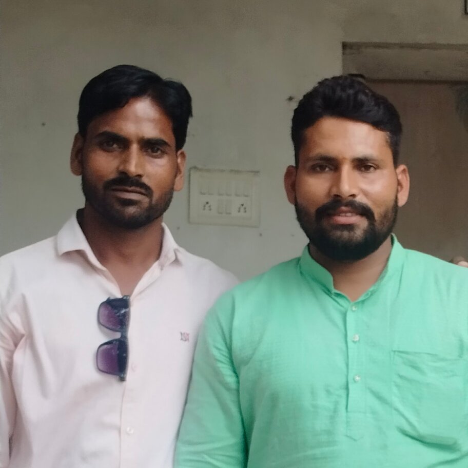 ArjunSharma5767's tweet photo. यूथ कांग्रेस प्रदेश महासचिव निर्भन सिंह फर्रुखाबाद प्रभारी जी का मार्गदर्शन  प्राप्त हुआ https://t.co/DchJKwdX5W