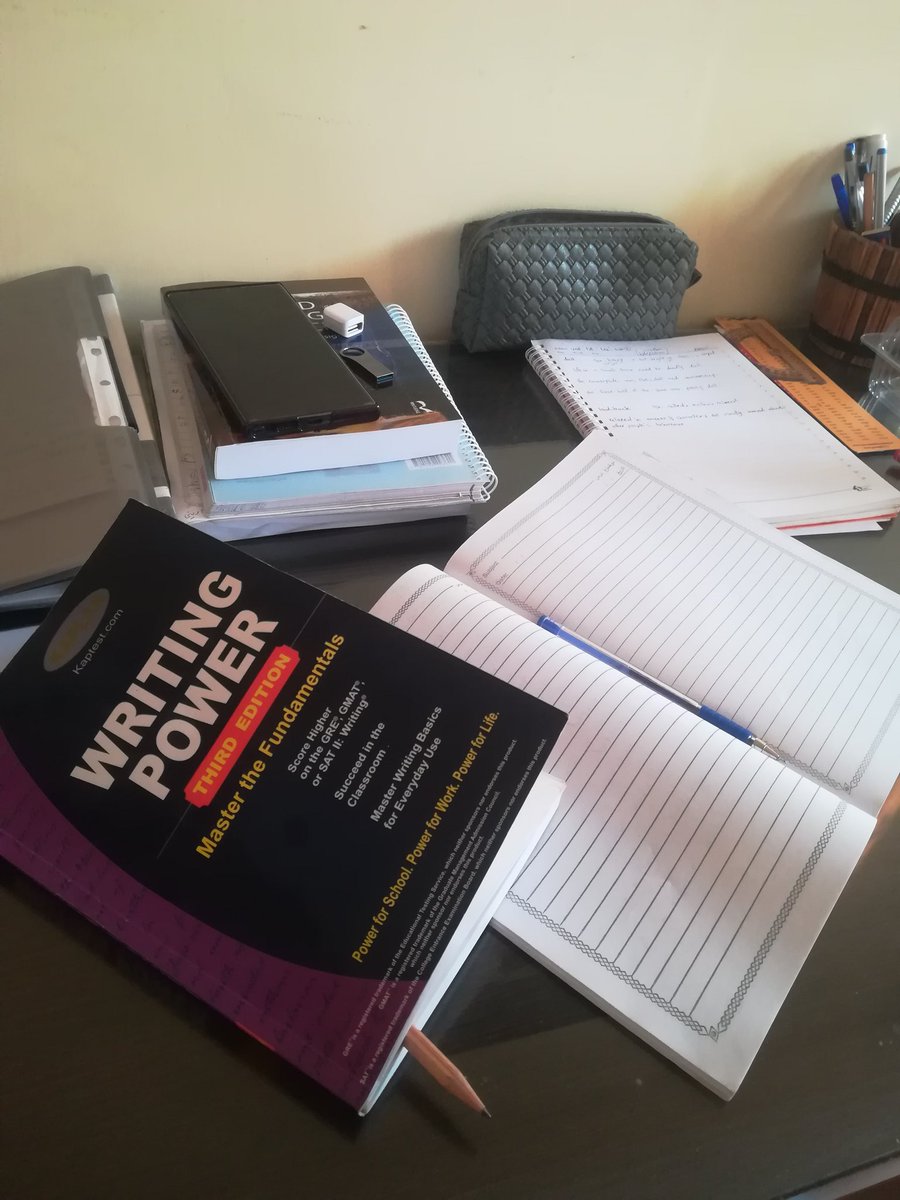 Lydia31114472's tweet photo. Today I got the feeling of being a writer! After reading rule one of this book. I'M KIDDING ... LOL

سیس نویسنده گرفتم ،دپرس مثلا و متفکر و حس خیلی همه چیزدان!!!
یه حالت خیلی اینتلکچوال طوری
 #writer #reading #professional #beginer 🤓 #KAPLAN #WRITINGPOWER https://t.co/OaPqhVDKuZ