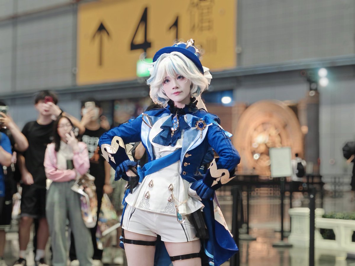 raku_lo's tweet photo. 原神FES的芙宁娜cos，但是河野华
亲历了从开始到结束
但侧边机位过侧成了本人之遗憾😭
(此为开始部分，Part.1) https://t.co/LX848BWYtC