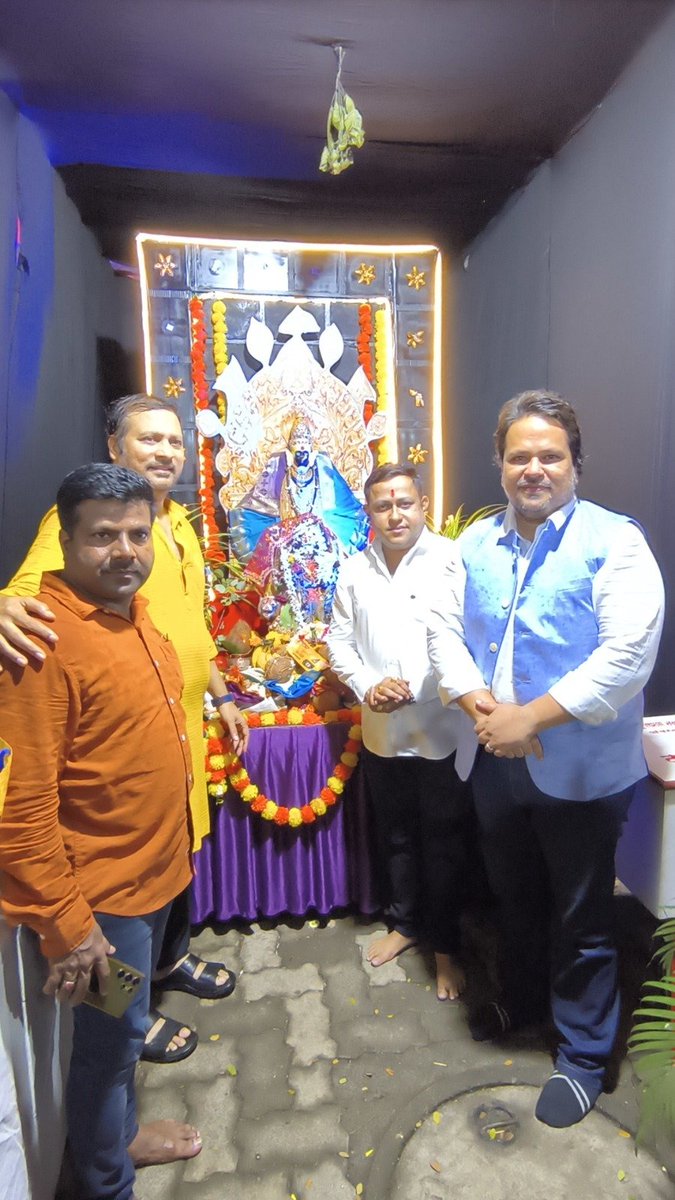 RohitCSalve1's tweet photo. नवरात्र या पवित्र सणाच्या निमित्ताने वेगवेगळ्या ठिकाणी विराजित देवीचे दर्शन घेतले. यावेळी देवीचे आशीर्वाद घेऊन सर्वांना सुखी ठेवण्यासाठी प्रार्थना केली.
#Navratri #Navrati2024 https://t.co/utMt3rlKyU