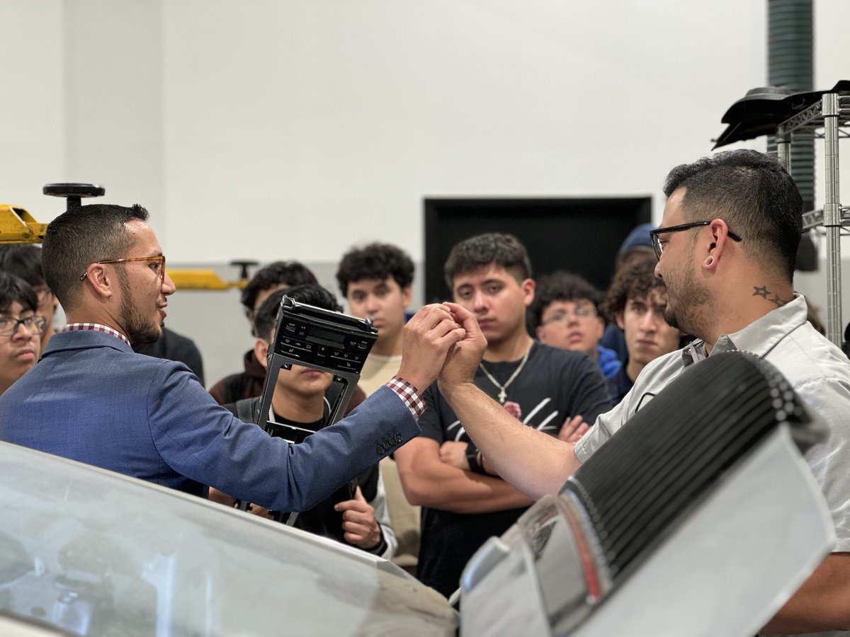 PorscheTysonsC's tweet photo. We had an amazing time hosting the students from @GCMSTEMAcademy. They got an inside look at our dealership, exploring everything from sales to service and parts. Thanks for stopping by and experiencing what #PorscheTysonsCorner is all about. #Porsche https://t.co/CD1ZzwNRqq