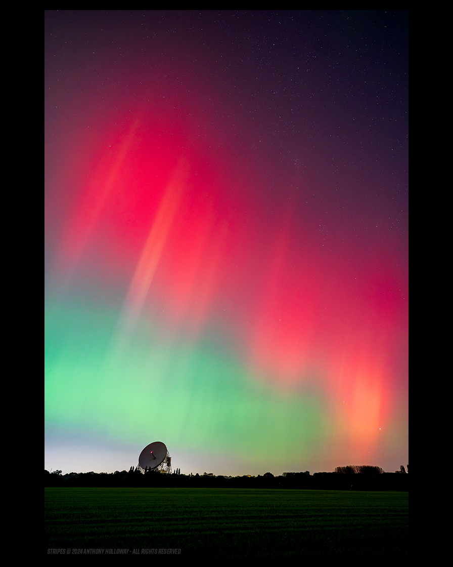 Anthony Holloway (@aj_h) on Twitter photo From the pick up in auroral activity around 21:53 on the 10th October 2024 as the higher altitude red emission joined the greens.
The view looking over the Lovell Telescope at Jodrell Bank Observatory.
Sony A7III / Sony 20mm G lens
#Aurora #northernlights #jodrellbank From the pick up in auroral activity around 21:53 on the 10th October 2024 as the higher altitude red emission joined the greens.
The view looking over the Lovell Telescope at Jodrell Bank Observatory.
Sony A7III / Sony 20mm G lens
#Aurora #northernlights #jodrellbank