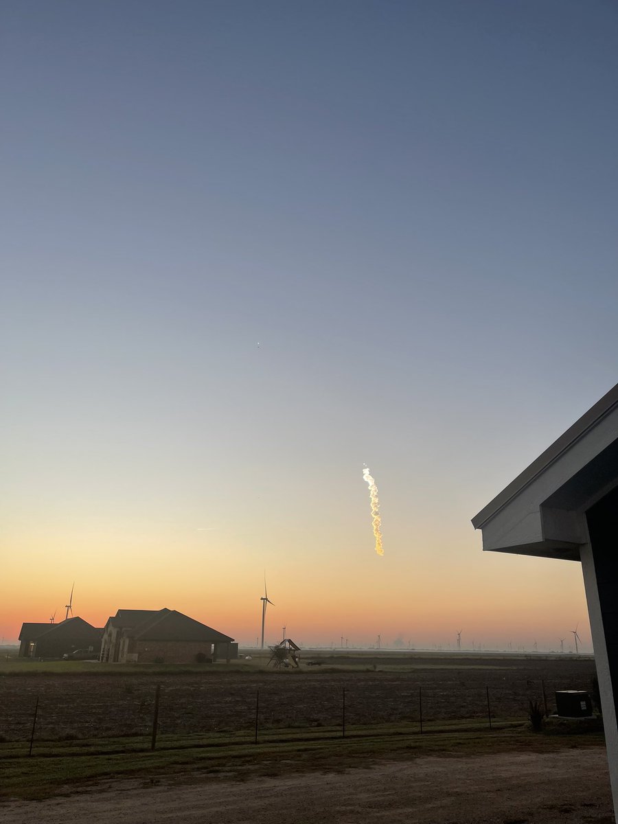 timharper33's tweet photo. 60 miles away and I was able to see the SpaceX launch. Congrats @elonmusk https://t.co/N7pBXubKJ6