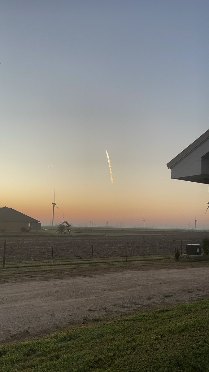 timharper33's tweet photo. 60 miles away and I was able to see the SpaceX launch. Congrats @elonmusk https://t.co/N7pBXubKJ6