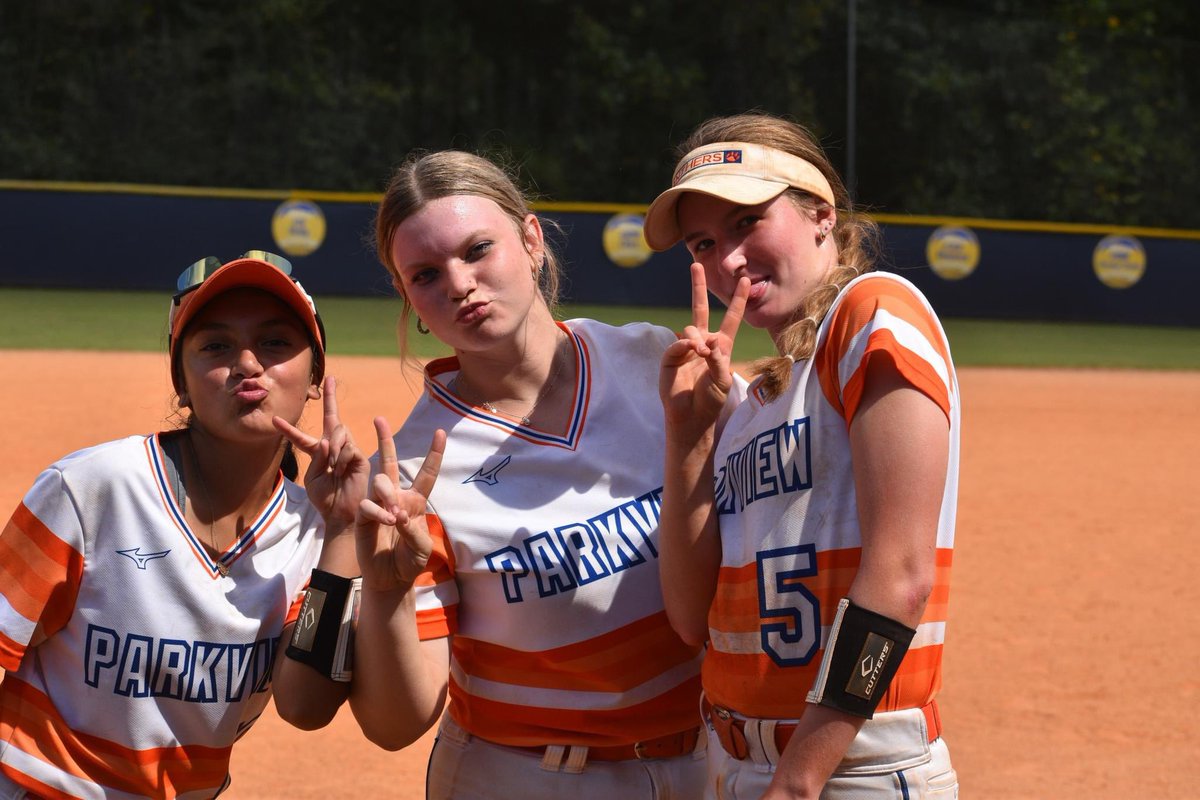 sophiearnold__'s tweet photo. So excited for playoffs to start! Regular season was great and i’m really proud of how my team and I played!! I also earned Female Athlete of the Month for October!!
regular season hitting stats:
AB: 81
AVG: .506
OBP: .574
H: 41
1B: 24
2B: 10
BB:12
HR: 7
RBI: 33
SO: 1 https://t.co/K4Zle8Syam
