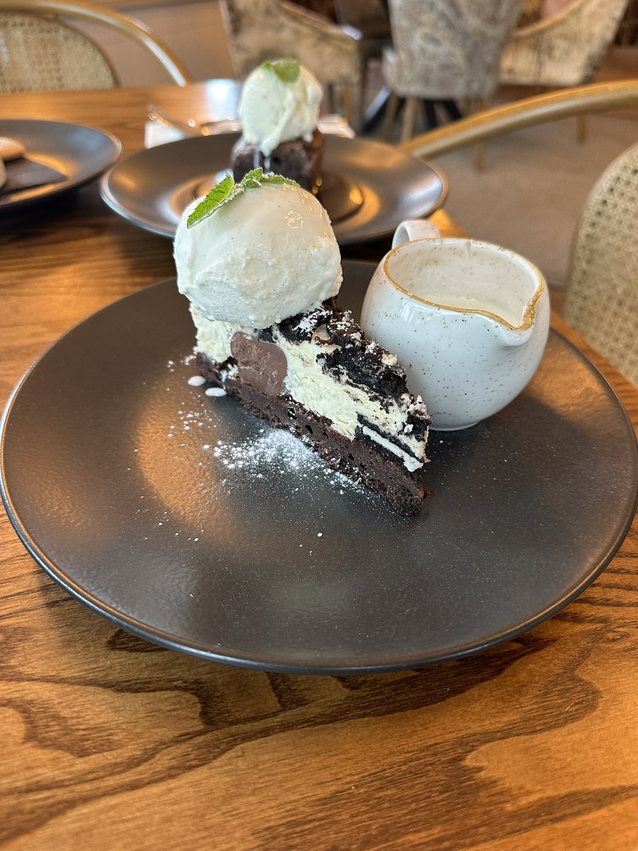 TheAviatorPub's tweet image. There is still time to book your table today. Even better who not book from 6pm and get a free dessert with every adults main meal ordered! #freedessert #sundays #bookyourtable