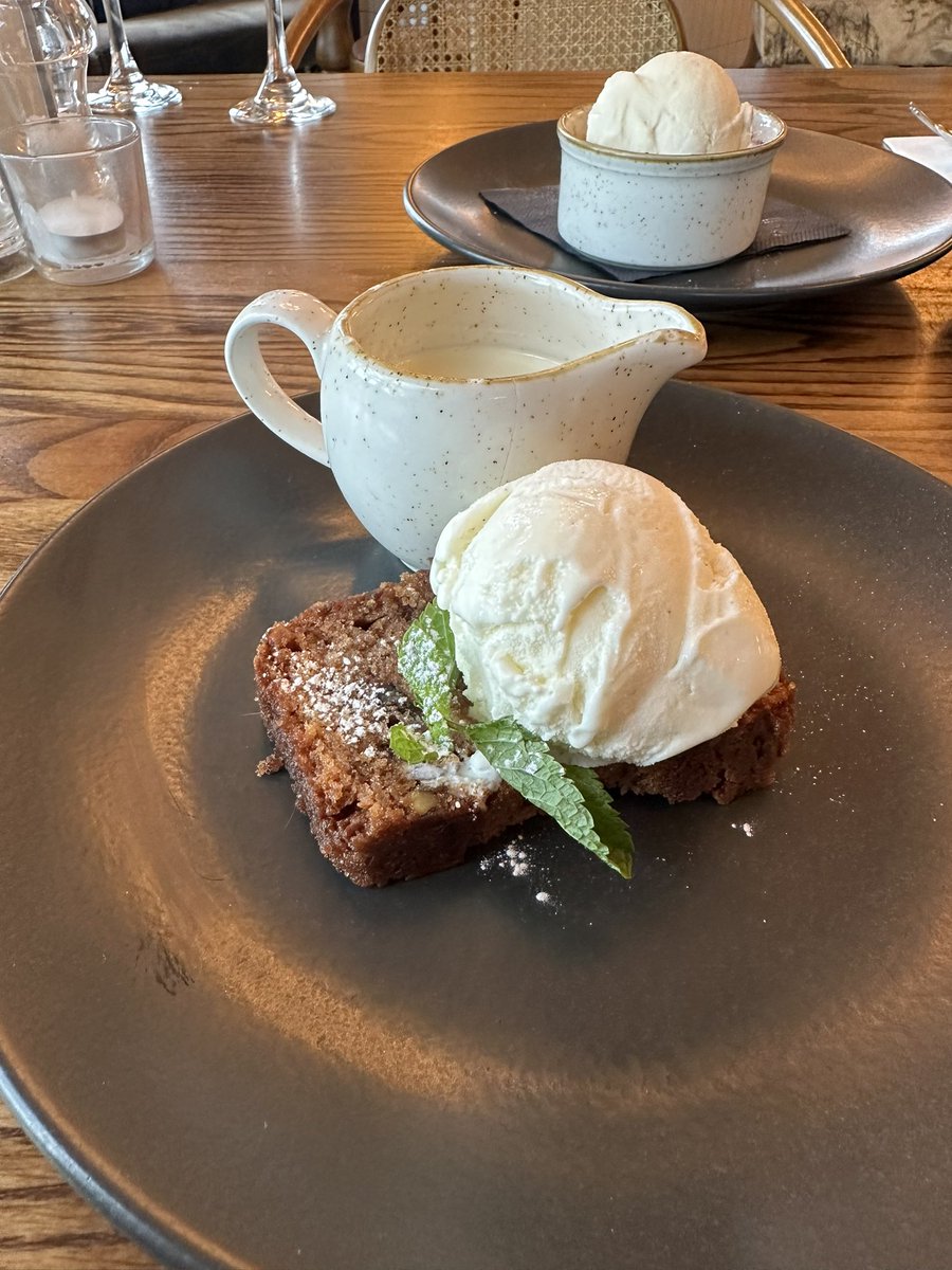 TheAviatorPub's tweet image. There is still time to book your table today. Even better who not book from 6pm and get a free dessert with every adults main meal ordered! #freedessert #sundays #bookyourtable