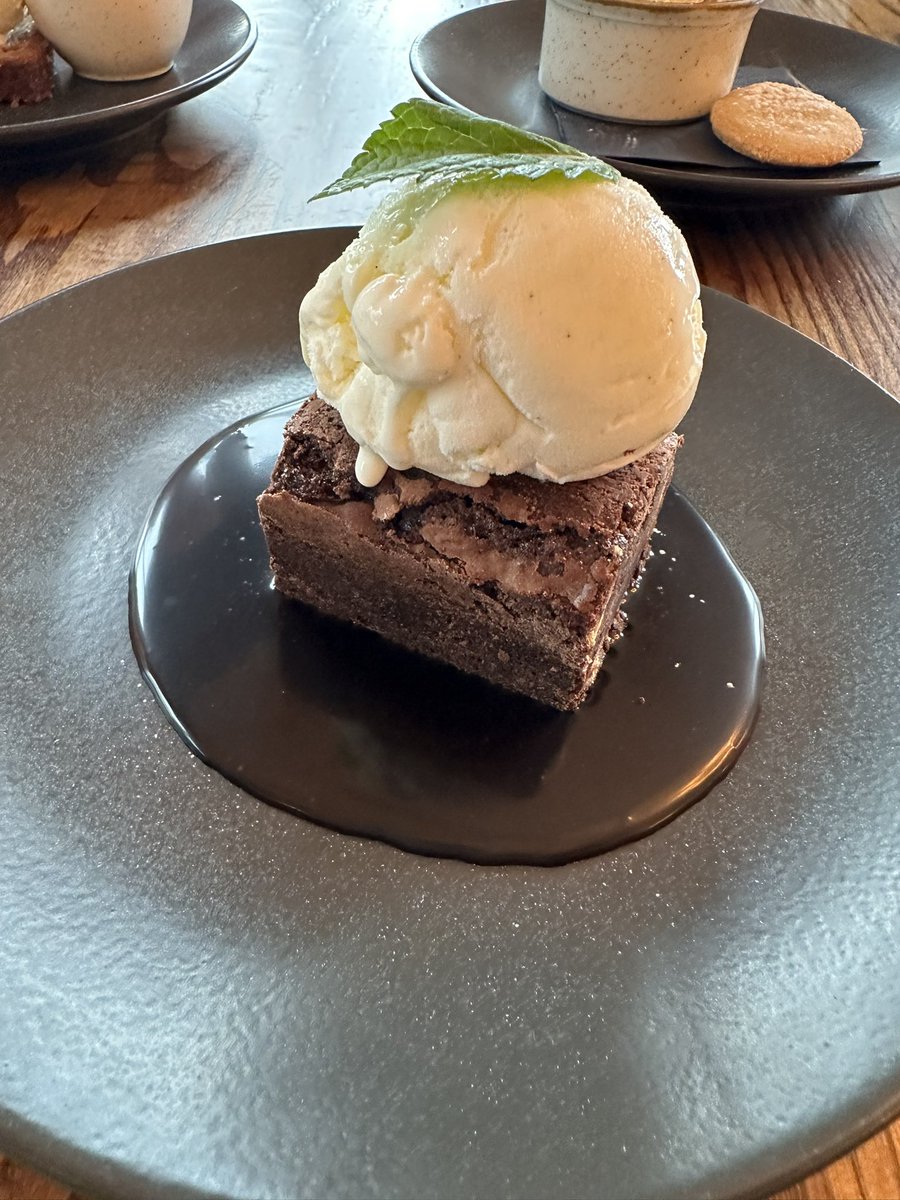 TheAviatorPub's tweet image. There is still time to book your table today. Even better who not book from 6pm and get a free dessert with every adults main meal ordered! #freedessert #sundays #bookyourtable
