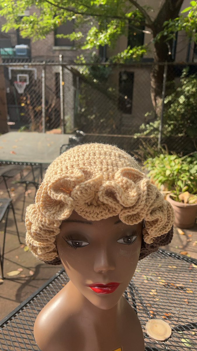 PearlsPatterns's tweet image. Two toned brown crochet hat 🤎