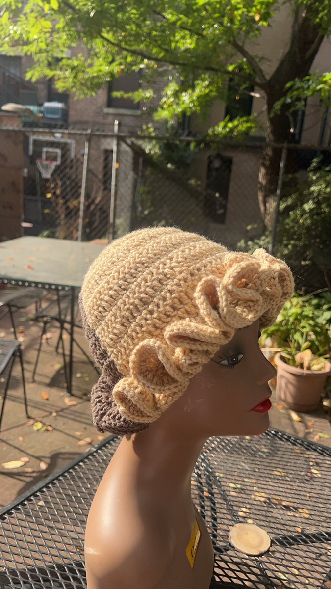 PearlsPatterns's tweet image. Two toned brown crochet hat 🤎