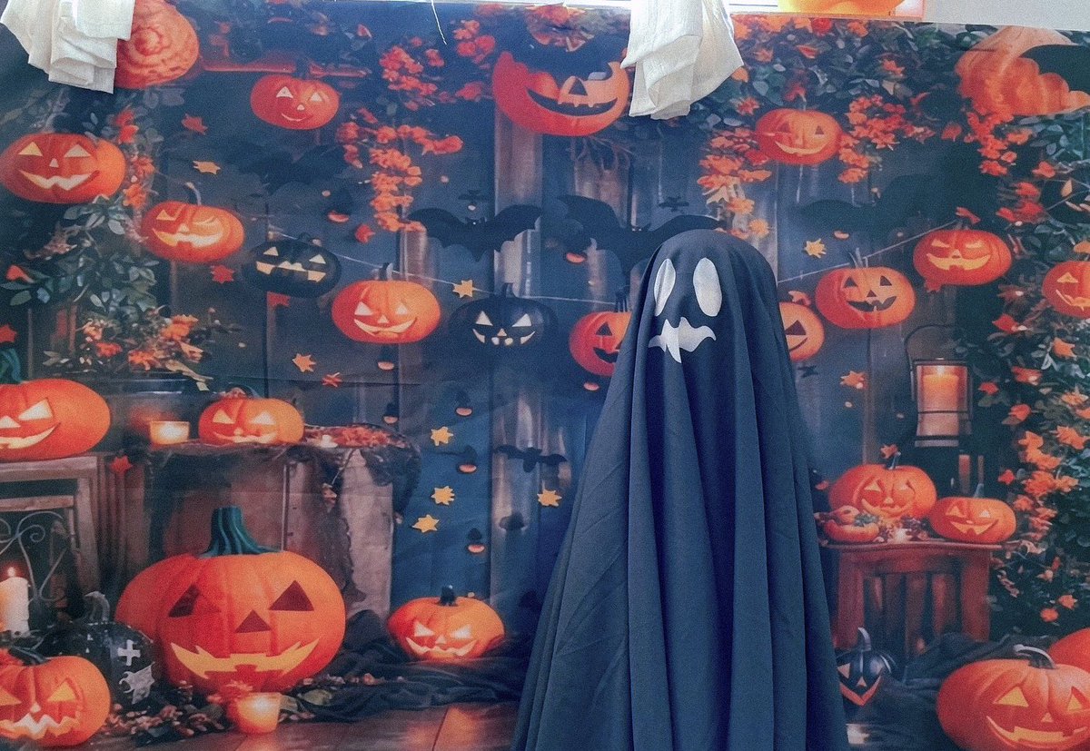 人生初のホームパーティーぽいやつ！！！
オバケの中身、我が子が友人の子かもうかわらんけどかわいいのでOKです！！！の写真。
1、3枚目は友人の妹撮影。神構図。