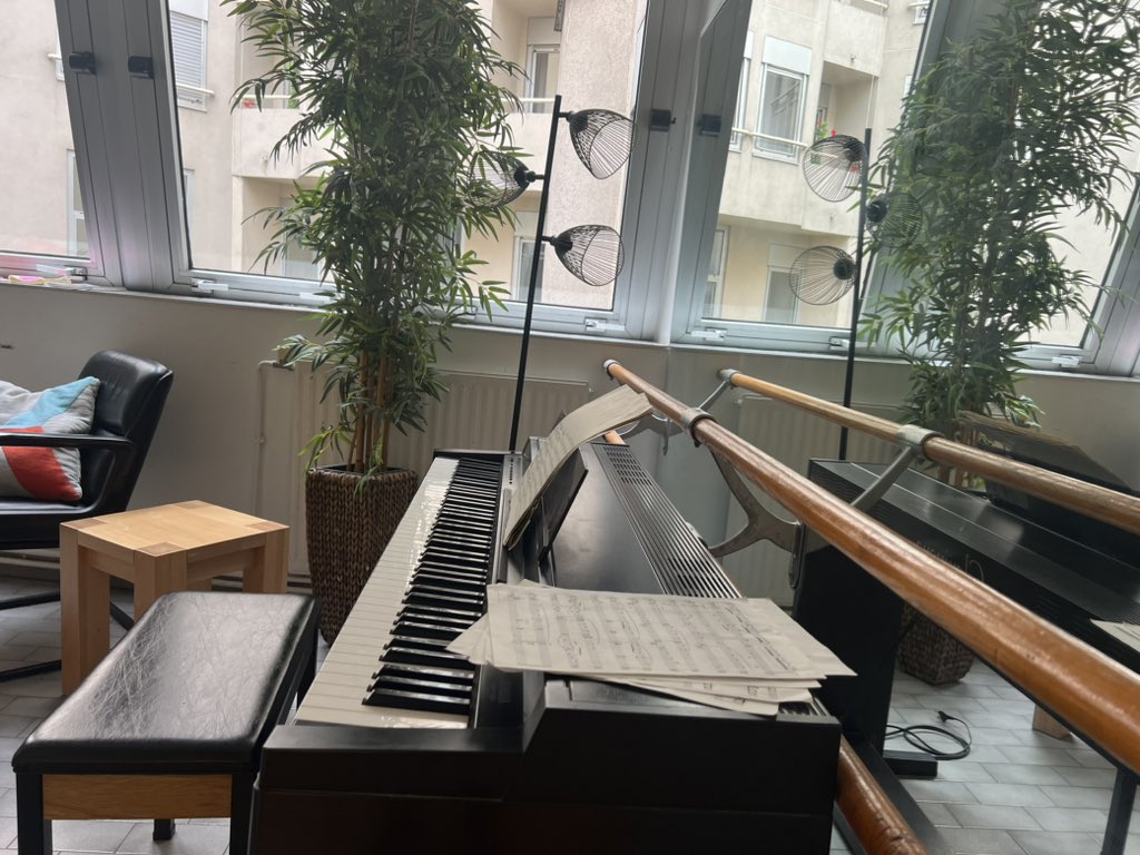 Adji_Anta_Dabo's tweet photo. 🧘♀️✨ Ce dimanche, ralentissons et savourons un moment de calme. Reconnectons-nous avec nous-mêmes, que ce soit avec une tasse de thé, un bon livre ou une promenade dans la nature. 🌿💆♂️
#ReposDominical #Harmonie #DimancheZen #SlowLiving #CalmeEtSérénité https://t.co/lIXqqxvUXG