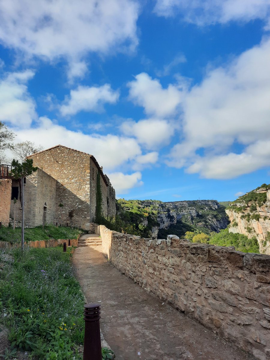 MagnoliaFrance's tweet image. #sundayvibes Vide Grenier at #Homps, then on to #Minerve