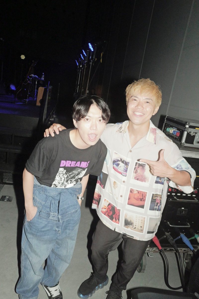 04GENLS's tweet photo. 2024.10.13 Gメッセ群馬
『GFEST.2024』
先月先週と引き続き、またまたグンマー。最近群馬との心の距離が近付いててなんか嬉しいね。出番直後に巨匠の弾き語りに駆けつけ、一緒にゆずのからっぽをカバーしました。やっぱ巨匠はギターも歌も上手いなあ。トリのバニラズも色気と多幸感でくらくらしたね。 https://t.co/fXAWyjKgbE