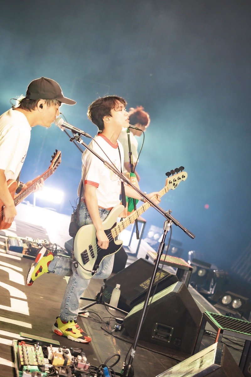 04GENLS's tweet photo. 2024.10.13 Gメッセ群馬
『GFEST.2024』
先月先週と引き続き、またまたグンマー。最近群馬との心の距離が近付いててなんか嬉しいね。出番直後に巨匠の弾き語りに駆けつけ、一緒にゆずのからっぽをカバーしました。やっぱ巨匠はギターも歌も上手いなあ。トリのバニラズも色気と多幸感でくらくらしたね。 https://t.co/fXAWyjKgbE