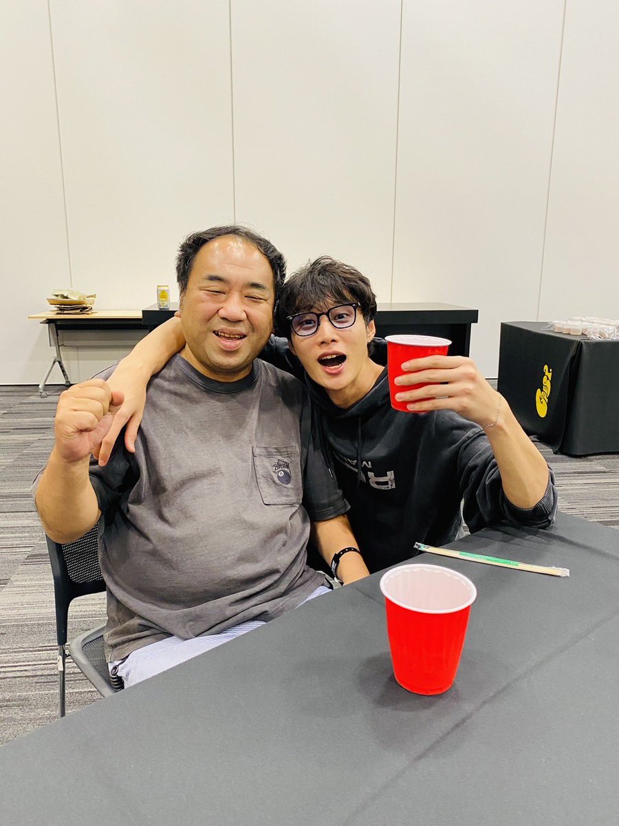 04GENLS's tweet photo. 2024.10.13 Gメッセ群馬
『GFEST.2024』
先月先週と引き続き、またまたグンマー。最近群馬との心の距離が近付いててなんか嬉しいね。出番直後に巨匠の弾き語りに駆けつけ、一緒にゆずのからっぽをカバーしました。やっぱ巨匠はギターも歌も上手いなあ。トリのバニラズも色気と多幸感でくらくらしたね。 https://t.co/fXAWyjKgbE