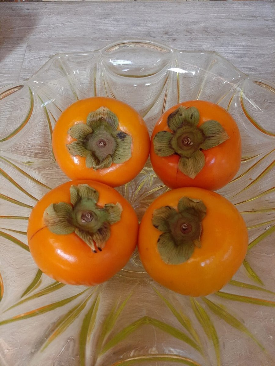 AnaMoretto4's tweet photo. #AlphabetChallenge 
#WeekOforOrange 

Persimmons 🧡!! https://t.co/8q6U9VvsvQ