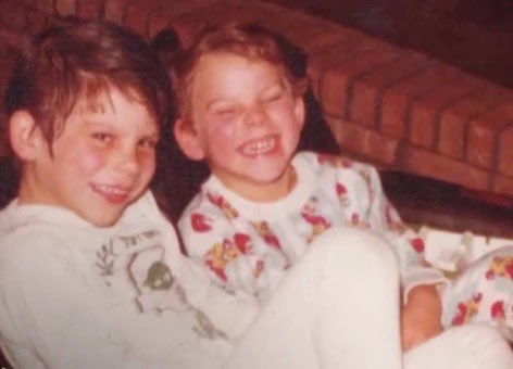 bingenerd4812's tweet photo. They got their childhood taken away from them because of all the abuse they endured. All they wanted was the love from their parents and they didn’t get it. They deserve to be free after 30+ years in jail. #MenendezBrothers https://t.co/fDiifNpHJr