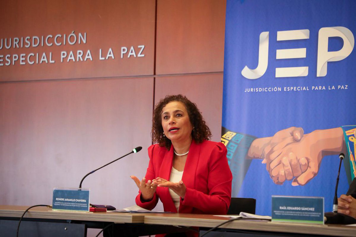 ReinereJC's tweet photo. “En el cierre de las audiencias de medidas cautelares, la @JEP_Colombia ha venido investigando la desaparición forzada en los 11 macrocasos abiertos. Las decisiones priorizan este crimen de lesa humanidad, respondiendo al reclamo de las víctimas”. Magistrada Reinere Jaramillo. https://t.co/kxoPCd3UTM