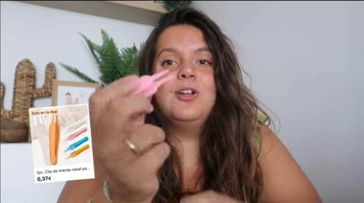 Laura Yanes: mis amores le he comprado cositas y juguetes para mi bebé. 

El juguete en cuestión: *clip de mi3rd4 nasal*