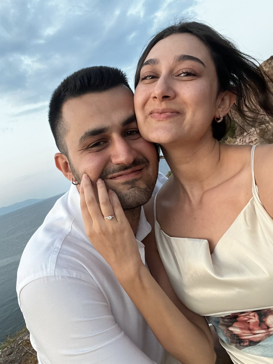 aksabayirkan's tweet photo. 🫠🤍✨💍🪬 @MertSelmo https://t.co/SgCdFjenYt