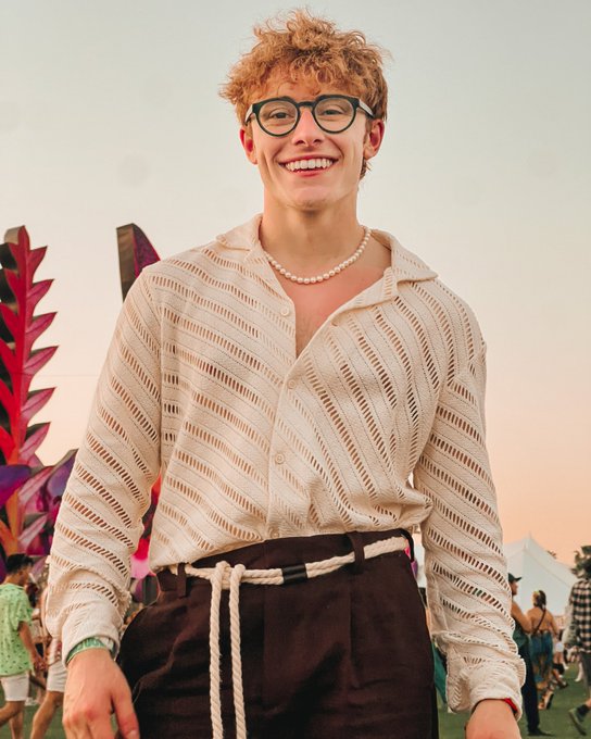 I loved this Coachella look https://t.co/GkJ5XfktV1