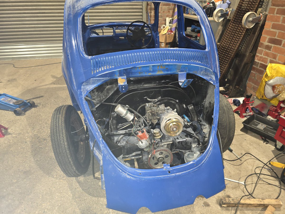 Progress on the Beetle today... thanks for the help <a href="/PentagramMsport/">Steve | Pentagram Motorsport</a> and <a href="/DatEnglishRose/">Porsche</a> been a fun day!