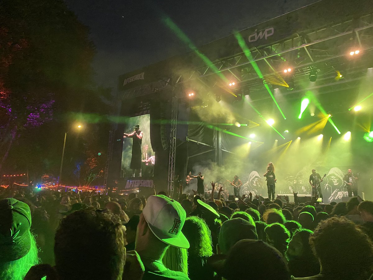 One of the absolute coolest things I have ever seen in my life was a middle-aged dude that looked like Tim Walz in the mosh pit for <a href="/BodyCountBand/">BODY COUNT</a> as they played “Cop Killer”

<a href="/FINALLEVEL/">ICE T</a> last night was a fucking blast!